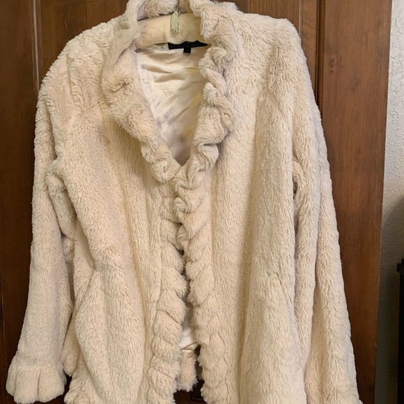 damselle Jackets & Blazers - Damselle New York Large short Coat